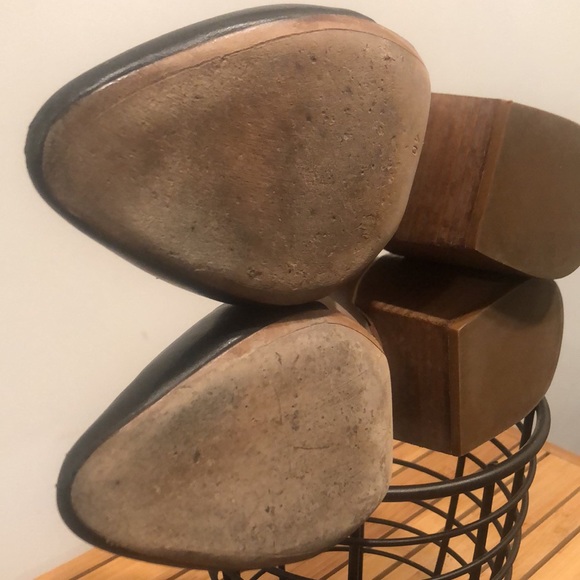 CHLOE stacked wood wedge close toe heel - Picture 5 of 10